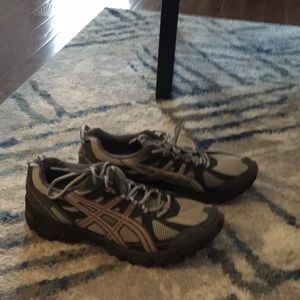 Barely used Men’s size 12 ASICS Gel Kahana runners.
